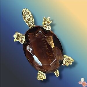 Vintage Gold Tone Turtle Brooch Large Faceted Brown Stone Rhinestone Accents 301